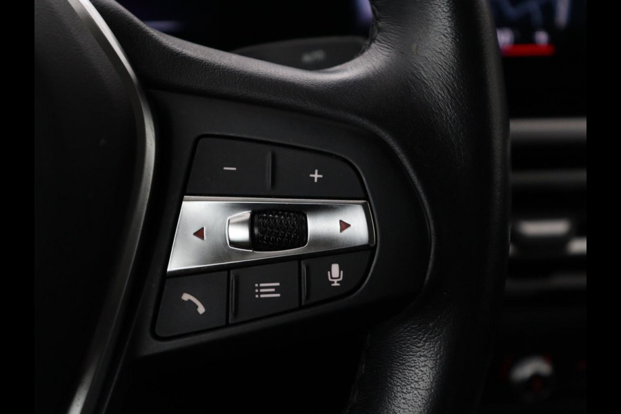 BMW i4 eDrive40 84 kWh | SOH 93,8% | Camera | Adaptive cruise | Climate control | Navigatie | DAB+ | Bluetooth | Stoelverwarming | Carplay