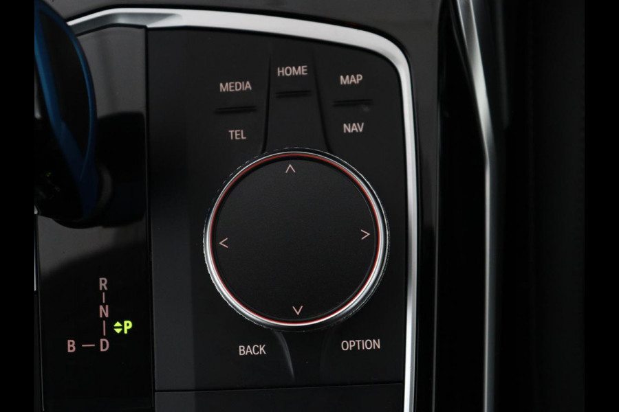 BMW i4 eDrive40 84 kWh | SOH 93,8% | Camera | Adaptive cruise | Climate control | Navigatie | DAB+ | Bluetooth | Stoelverwarming | Carplay