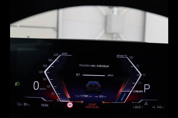 BMW i4 eDrive40 84 kWh | SOH 93,8% | Camera | Adaptive cruise | Climate control | Navigatie | DAB+ | Bluetooth | Stoelverwarming | Carplay