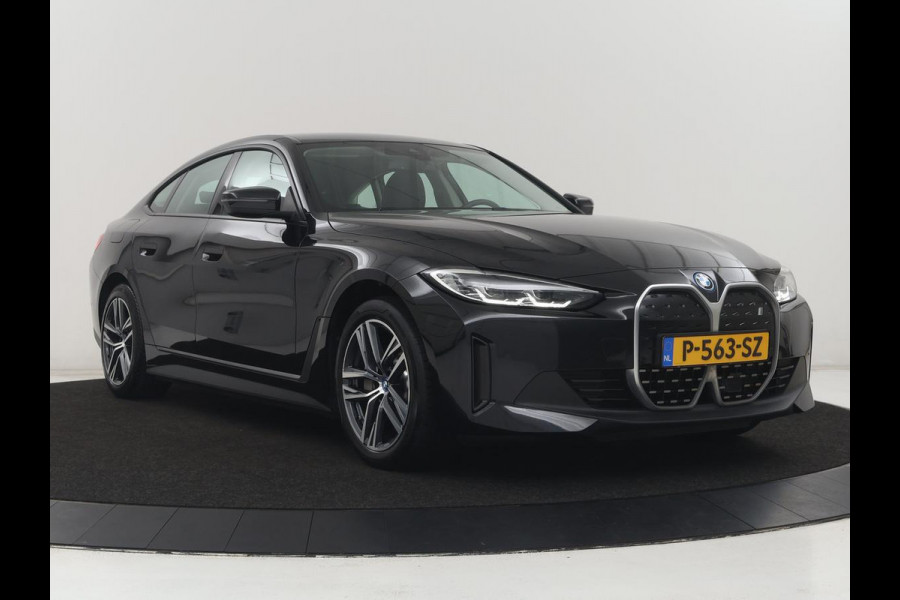 BMW i4 eDrive40 84 kWh | SOH 93,8% | Camera | Adaptive cruise | Climate control | Navigatie | DAB+ | Bluetooth | Stoelverwarming | Carplay