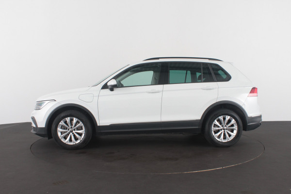 Volkswagen Tiguan 1.4 TSI eHybrid Life Edition > 245pk/Camera/Winterpakket/ACC/All season banden...