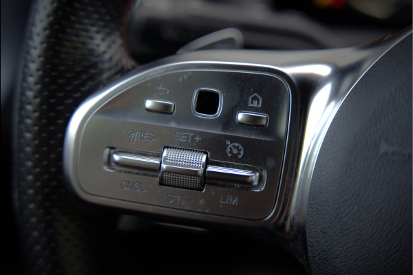 Mercedes-Benz CLA-Klasse 180 Business Solution AMG | Stoelverwarming | Parkeersensoren | Navigatie | Cruise Control | Ambiance Verlichting | Keyless | Camera | Climate Control