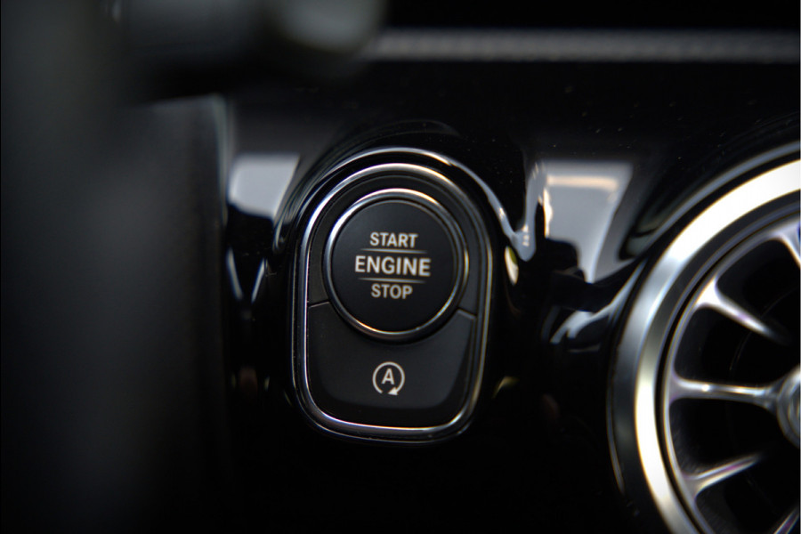 Mercedes-Benz CLA-Klasse 180 Business Solution AMG | Stoelverwarming | Parkeersensoren | Navigatie | Cruise Control | Ambiance Verlichting | Keyless | Camera | Climate Control