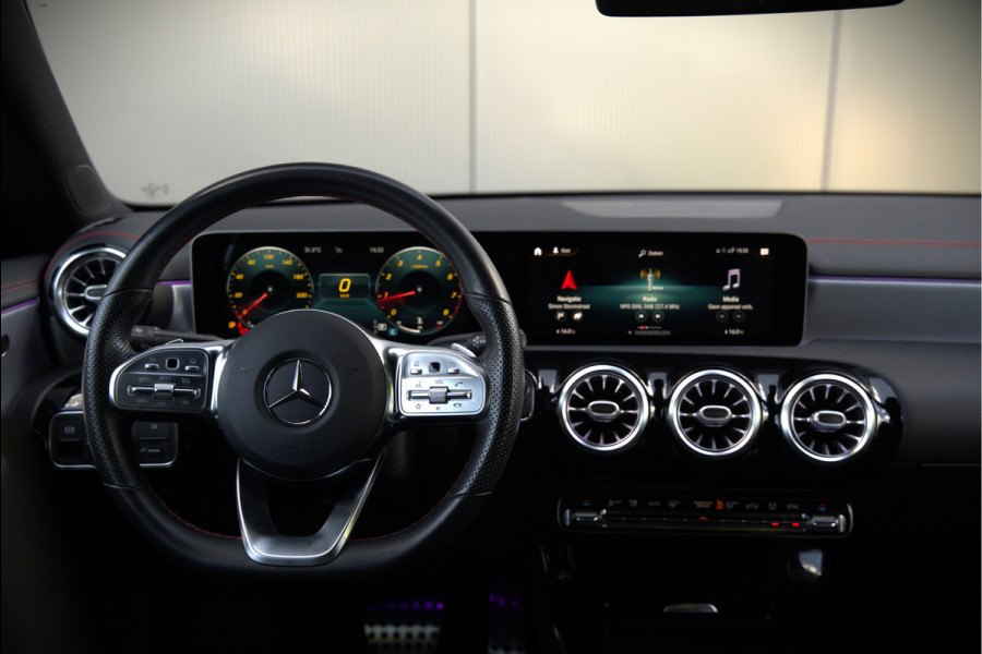 Mercedes-Benz CLA-Klasse 180 Business Solution AMG | Stoelverwarming | Parkeersensoren | Navigatie | Cruise Control | Ambiance Verlichting | Keyless | Camera | Climate Control