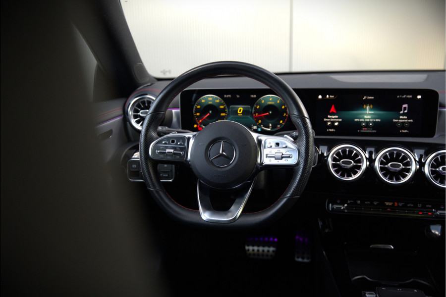 Mercedes-Benz CLA-Klasse 180 Business Solution AMG | Stoelverwarming | Parkeersensoren | Navigatie | Cruise Control | Ambiance Verlichting | Keyless | Camera | Climate Control