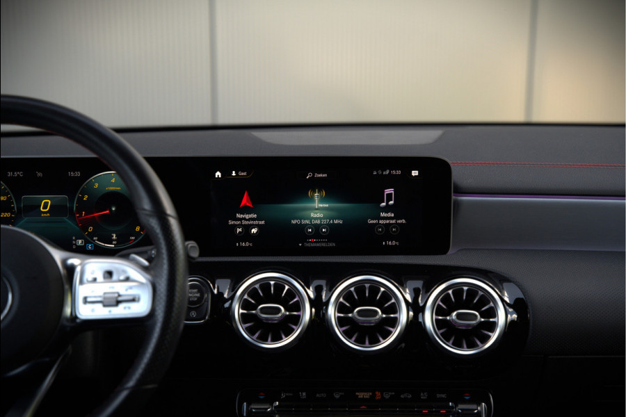 Mercedes-Benz CLA-Klasse 180 Business Solution AMG | Stoelverwarming | Parkeersensoren | Navigatie | Cruise Control | Ambiance Verlichting | Keyless | Camera | Climate Control