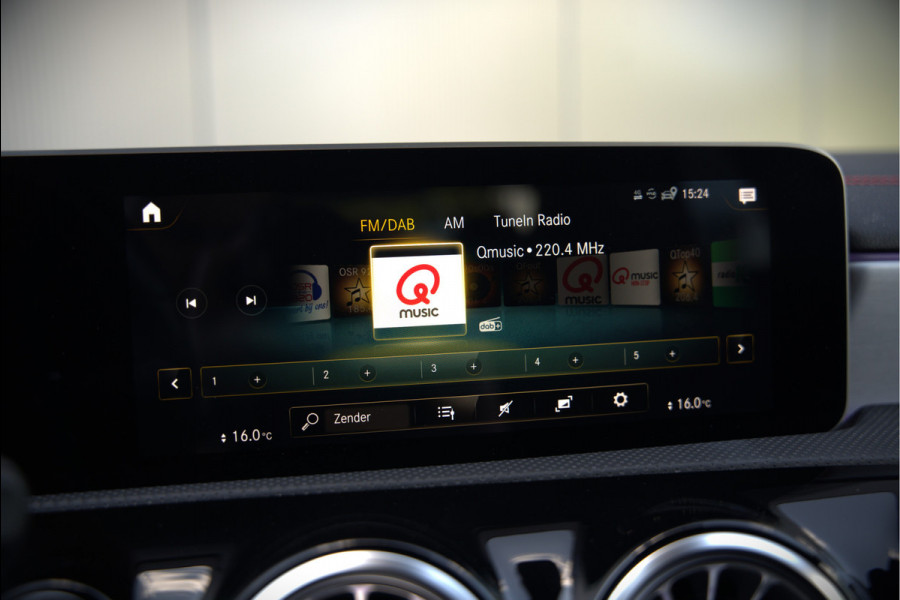 Mercedes-Benz CLA-Klasse 180 Business Solution AMG | Stoelverwarming | Parkeersensoren | Navigatie | Cruise Control | Ambiance Verlichting | Keyless | Camera | Climate Control