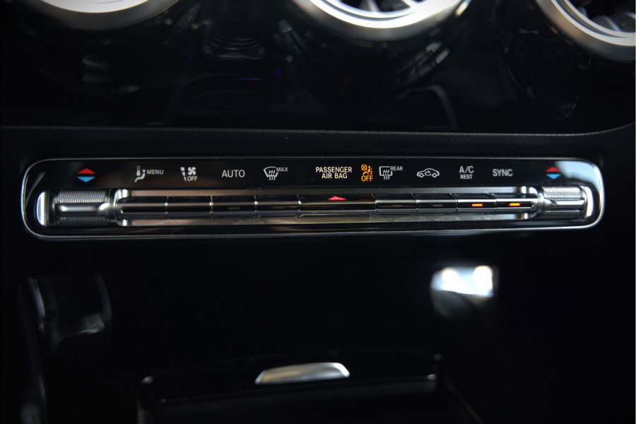 Mercedes-Benz CLA-Klasse 180 Business Solution AMG | Stoelverwarming | Parkeersensoren | Navigatie | Cruise Control | Ambiance Verlichting | Keyless | Camera | Climate Control