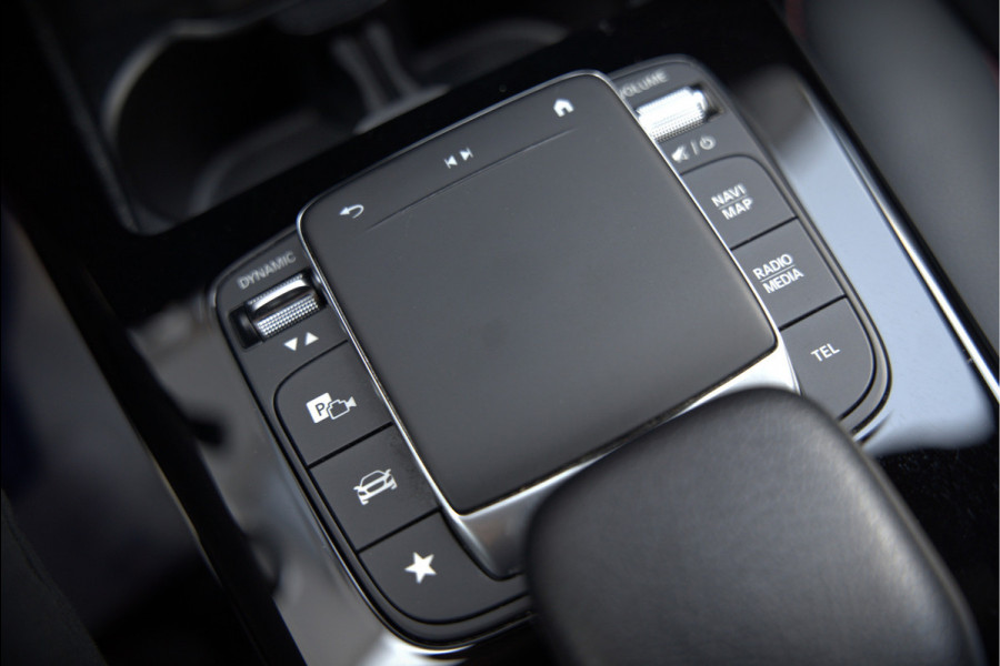 Mercedes-Benz CLA-Klasse 180 Business Solution AMG | Stoelverwarming | Parkeersensoren | Navigatie | Cruise Control | Ambiance Verlichting | Keyless | Camera | Climate Control