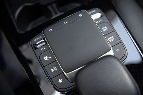Mercedes-Benz CLA-Klasse 180 Business Solution AMG | Stoelverwarming | Parkeersensoren | Navigatie | Cruise Control | Ambiance Verlichting | Keyless | Camera | Climate Control