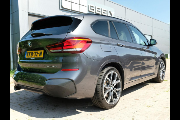 BMW X1 xDrive25e M-sport 220 PK | M pakket | Keyless entry | Camera | Stoelverwarming | Elektrische stoelen met geheugen | Head up Display | Elektrische Klep | 19 Inch |
