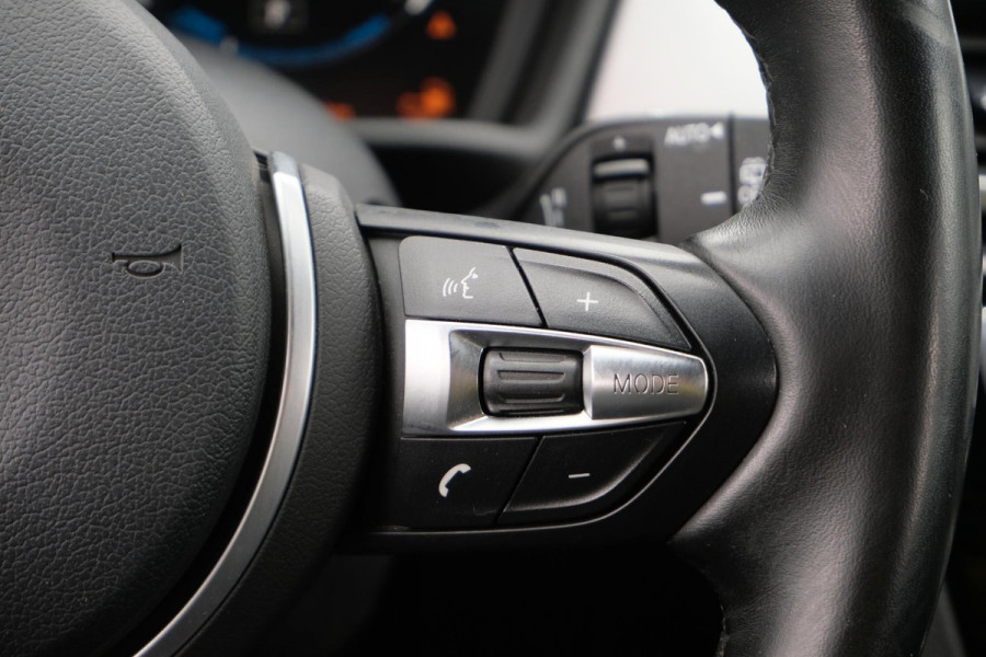 BMW X1 xDrive25e M-sport 220 PK | M pakket | Keyless entry | Camera | Stoelverwarming | Elektrische stoelen met geheugen | Head up Display | Elektrische Klep | 19 Inch |