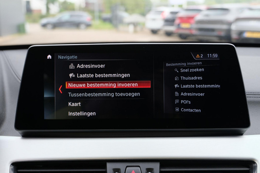 BMW X1 xDrive25e M-sport 220 PK | M pakket | Keyless entry | Camera | Stoelverwarming | Elektrische stoelen met geheugen | Head up Display | Elektrische Klep | 19 Inch |