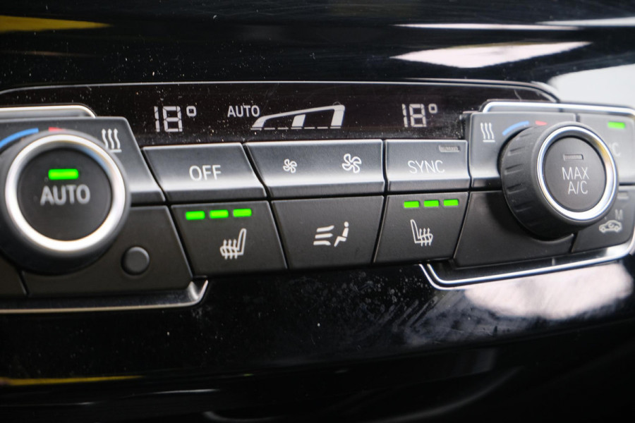 BMW X1 xDrive25e M-sport 220 PK | M pakket | Keyless entry | Camera | Stoelverwarming | Elektrische stoelen met geheugen | Head up Display | Elektrische Klep | 19 Inch |