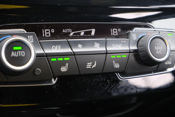 BMW X1 xDrive25e M-sport 220 PK | M pakket | Keyless entry | Camera | Stoelverwarming | Elektrische stoelen met geheugen | Head up Display | Elektrische Klep | 19 Inch |