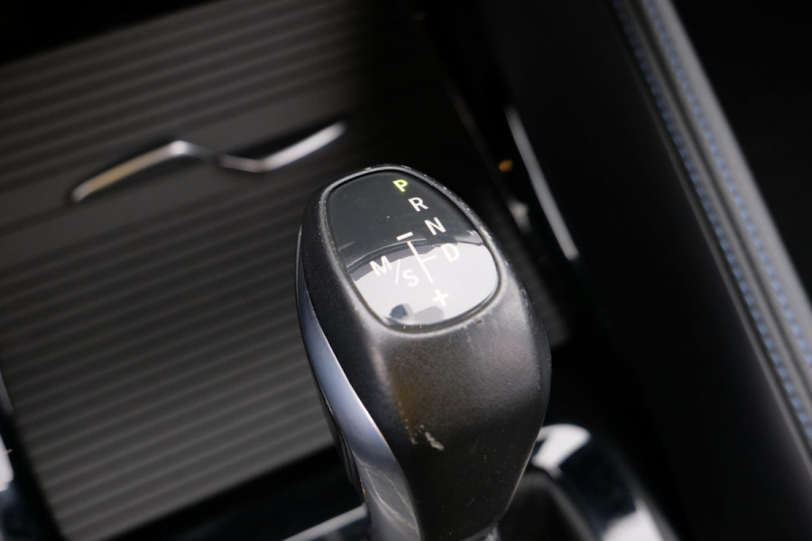 BMW X1 xDrive25e M-sport 220 PK | M pakket | Keyless entry | Camera | Stoelverwarming | Elektrische stoelen met geheugen | Head up Display | Elektrische Klep | 19 Inch |