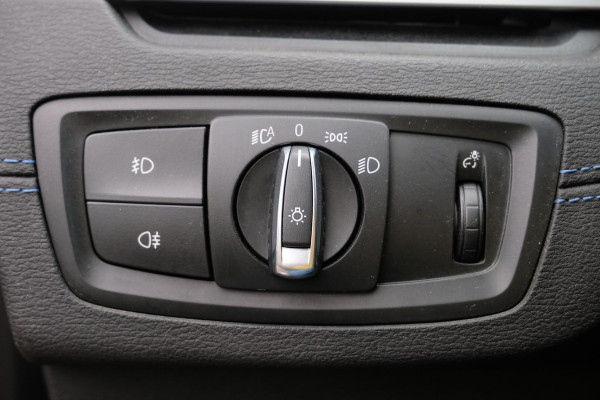 BMW X1 xDrive25e M-sport 220 PK | M pakket | Keyless entry | Camera | Stoelverwarming | Elektrische stoelen met geheugen | Head up Display | Elektrische Klep | 19 Inch |