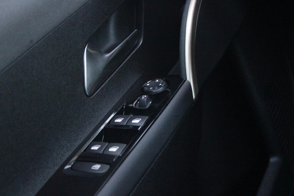 Lancia Ypsilon 1.2 Hybrid 110PK AUTOMAAT LX | CAMERA VOOR + ACHTER | PARKEERSENSOREN VOOR + ACHTER | DRIVE PACK: ADAPTIVE CRUISE CONTROL/DODEHOEK DETECTIE/ELEKTRISCH INKLAPBARE BUITENSPIEGELS/SPROTIEF STUURWIEL | SFEER VERLICHTING | CLIMATE CONTROL | DRAADLOZE APPLE CARPLAY/ANDROID AUTO | DRAADLOZE TELEFOONLADER | 17"  LICHTMETALEN VELGEN "DIAMOND CUT" | WIELKASTEN "GLOSSY BLACK" | PRIVACY GLAS ACHTER | PREMIUM STOELBEKLEDING "GRIGIO ANTRACITE" | KLEUR: "BIANCO QUARZO" |