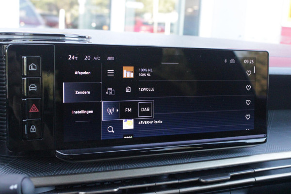 Lancia Ypsilon 1.2 Hybrid 110PK AUTOMAAT LX | CAMERA VOOR + ACHTER | PARKEERSENSOREN VOOR + ACHTER | DRIVE PACK: ADAPTIVE CRUISE CONTROL/DODEHOEK DETECTIE/ELEKTRISCH INKLAPBARE BUITENSPIEGELS/SPROTIEF STUURWIEL | SFEER VERLICHTING | CLIMATE CONTROL | DRAADLOZE APPLE CARPLAY/ANDROID AUTO | DRAADLOZE TELEFOONLADER | 17"  LICHTMETALEN VELGEN "DIAMOND CUT" | WIELKASTEN "GLOSSY BLACK" | PRIVACY GLAS ACHTER | PREMIUM STOELBEKLEDING "GRIGIO ANTRACITE" | KLEUR: "BIANCO QUARZO" |