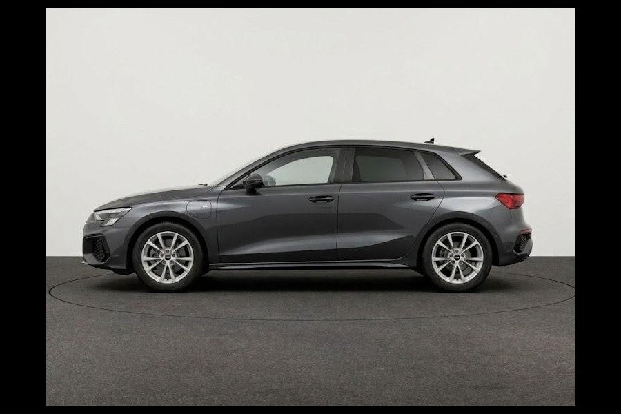 Audi A3 Sportback S edition 40 TFSI e 204 pk | Assis.pak Driving+Parking plus | Warmtewerend glas donker tint | Adaptive Cruise Control | Ambient sfeerverlichting |