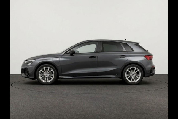 Audi A3 Sportback S edition 40 TFSI e 204 pk | Assis.pak Driving+Parking plus | Warmtewerend glas donker tint | Adaptive Cruise Control | Ambient sfeerverlichting |