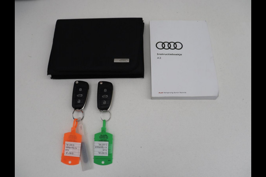 Audi A3 Sportback 30 TFSI Advance Sport | S-Line | Stoelverwarming | Parkeerhulp | Cruise control | Navigatie | Bluetooth | Climate control | Full LED