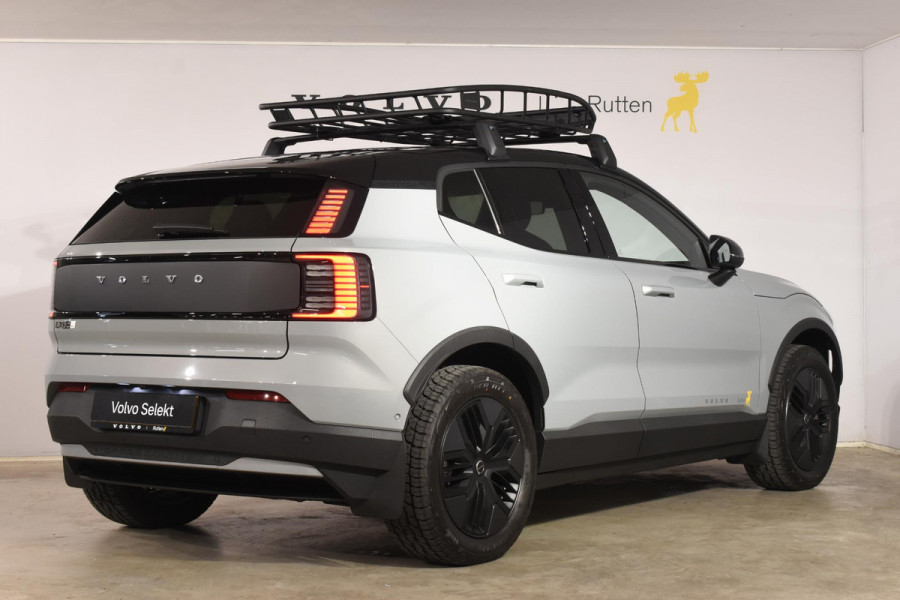 Volvo EX30 Cross Country 428PK Twin Performance Ultra AWD / Cross Country Experience-pakket/ Adaptieve cruise control/ Panoramadak/ BLIS/ Parkeersensoren met 360 camera / Getint Glas / Stoel en stuurwielverwarming / Elektrische stoelen / Apple carplay / Elektrische achterklep / Keyless entry