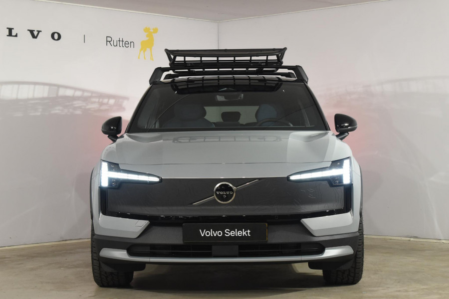 Volvo EX30 Cross Country 428PK Twin Performance Ultra AWD / Cross Country Experience-pakket/ Adaptieve cruise control/ Panoramadak/ BLIS/ Parkeersensoren met 360 camera / Getint Glas / Stoel en stuurwielverwarming / Elektrische stoelen / Apple carplay / Elektrische achterklep / Keyless entry