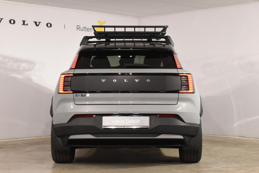 Volvo EX30 Cross Country 428PK Twin Performance Ultra AWD / Cross Country Experience-pakket/ Adaptieve cruise control/ Panoramadak/ BLIS/ Parkeersensoren met 360 camera / Getint Glas / Stoel en stuurwielverwarming / Elektrische stoelen / Apple carplay / Elektrische achterklep / Keyless entry