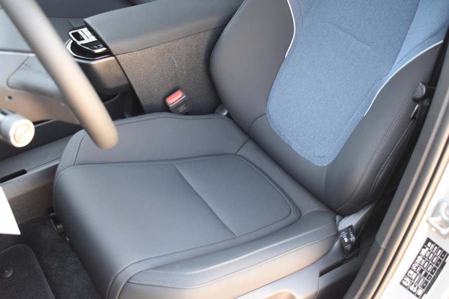 Volvo EX30 Cross Country 428PK Twin Performance Ultra AWD / Cross Country Experience-pakket/ Adaptieve cruise control/ Panoramadak/ BLIS/ Parkeersensoren met 360 camera / Getint Glas / Stoel en stuurwielverwarming / Elektrische stoelen / Apple carplay / Elektrische achterklep / Keyless entry