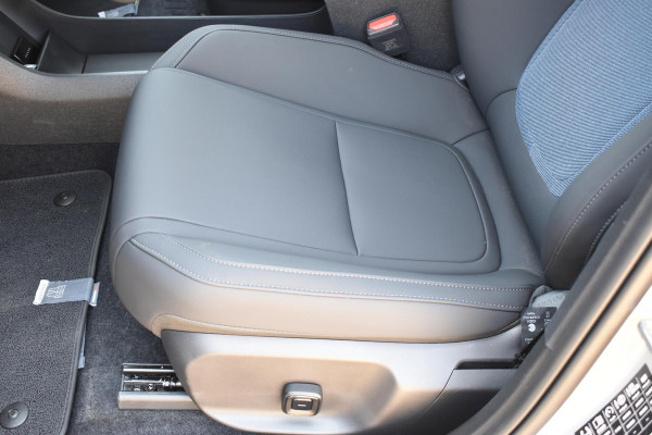 Volvo EX30 Cross Country 428PK Twin Performance Ultra AWD / Cross Country Experience-pakket/ Adaptieve cruise control/ Panoramadak/ BLIS/ Parkeersensoren met 360 camera / Getint Glas / Stoel en stuurwielverwarming / Elektrische stoelen / Apple carplay / Elektrische achterklep / Keyless entry