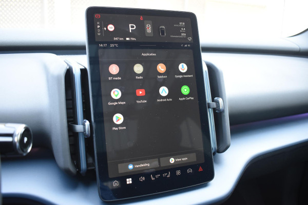 Volvo EX30 Cross Country 428PK Twin Performance Ultra AWD / Cross Country Experience-pakket/ Adaptieve cruise control/ Panoramadak/ BLIS/ Parkeersensoren met 360 camera / Getint Glas / Stoel en stuurwielverwarming / Elektrische stoelen / Apple carplay / Elektrische achterklep / Keyless entry