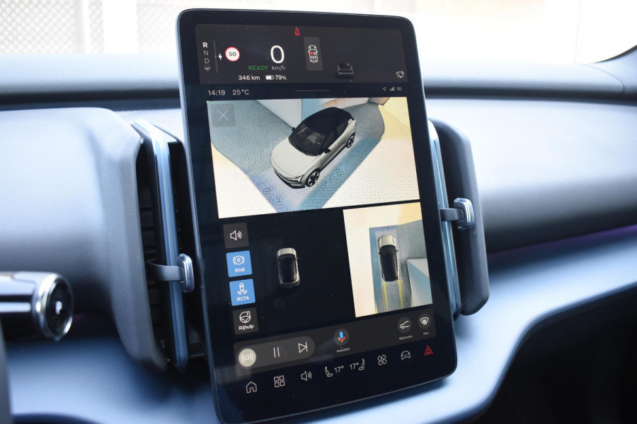 Volvo EX30 Cross Country 428PK Twin Performance Ultra AWD / Cross Country Experience-pakket/ Adaptieve cruise control/ Panoramadak/ BLIS/ Parkeersensoren met 360 camera / Getint Glas / Stoel en stuurwielverwarming / Elektrische stoelen / Apple carplay / Elektrische achterklep / Keyless entry