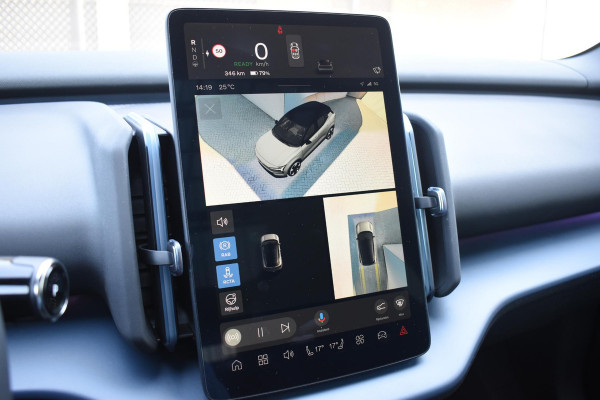 Volvo EX30 Cross Country 428PK Twin Performance Ultra AWD / Cross Country Experience-pakket/ Adaptieve cruise control/ Panoramadak/ BLIS/ Parkeersensoren met 360 camera / Getint Glas / Stoel en stuurwielverwarming / Elektrische stoelen / Apple carplay / Elektrische achterklep / Keyless entry