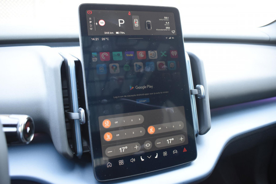 Volvo EX30 Cross Country 428PK Twin Performance Ultra AWD / Cross Country Experience-pakket/ Adaptieve cruise control/ Panoramadak/ BLIS/ Parkeersensoren met 360 camera / Getint Glas / Stoel en stuurwielverwarming / Elektrische stoelen / Apple carplay / Elektrische achterklep / Keyless entry