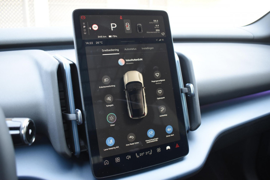 Volvo EX30 Cross Country 428PK Twin Performance Ultra AWD / Cross Country Experience-pakket/ Adaptieve cruise control/ Panoramadak/ BLIS/ Parkeersensoren met 360 camera / Getint Glas / Stoel en stuurwielverwarming / Elektrische stoelen / Apple carplay / Elektrische achterklep / Keyless entry