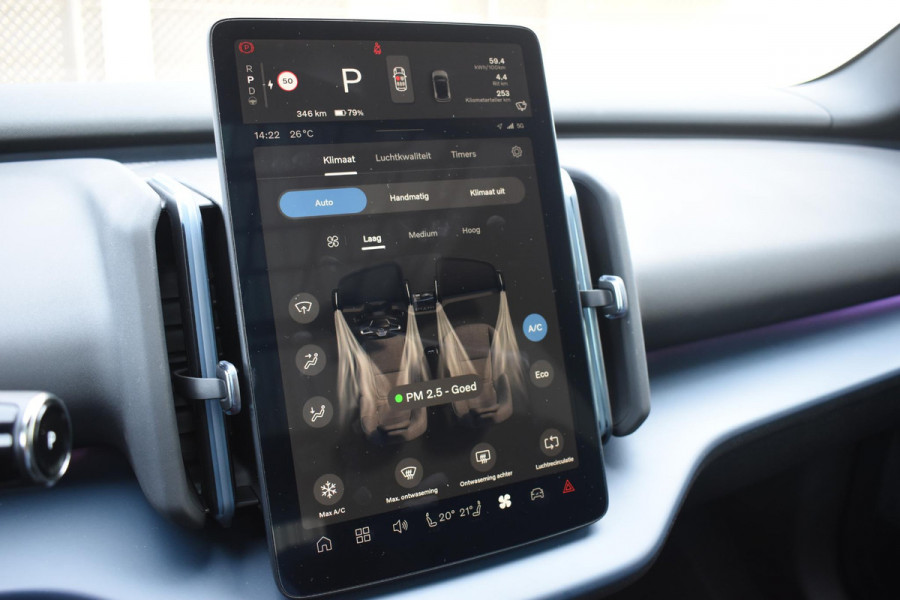 Volvo EX30 Cross Country 428PK Twin Performance Ultra AWD / Cross Country Experience-pakket/ Adaptieve cruise control/ Panoramadak/ BLIS/ Parkeersensoren met 360 camera / Getint Glas / Stoel en stuurwielverwarming / Elektrische stoelen / Apple carplay / Elektrische achterklep / Keyless entry