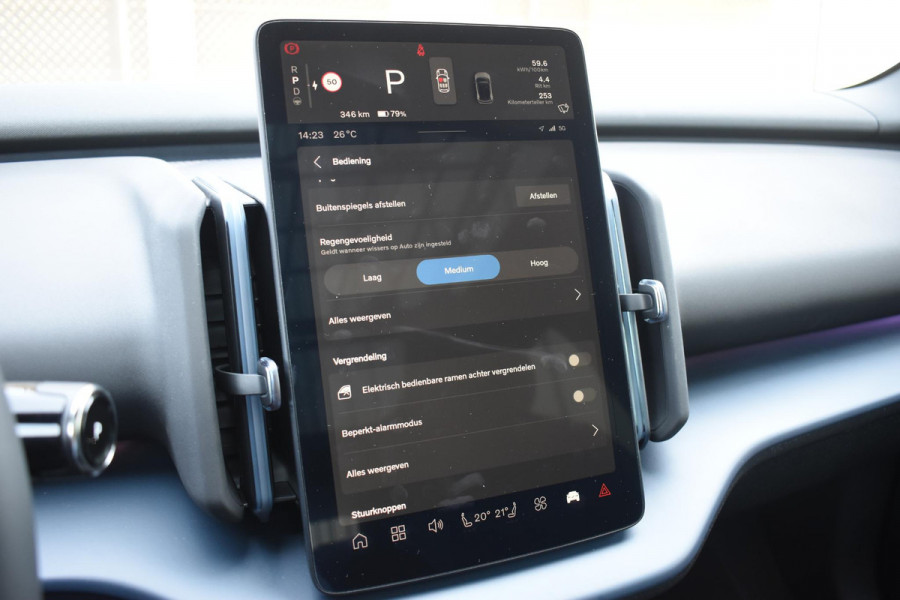 Volvo EX30 Cross Country 428PK Twin Performance Ultra AWD / Cross Country Experience-pakket/ Adaptieve cruise control/ Panoramadak/ BLIS/ Parkeersensoren met 360 camera / Getint Glas / Stoel en stuurwielverwarming / Elektrische stoelen / Apple carplay / Elektrische achterklep / Keyless entry