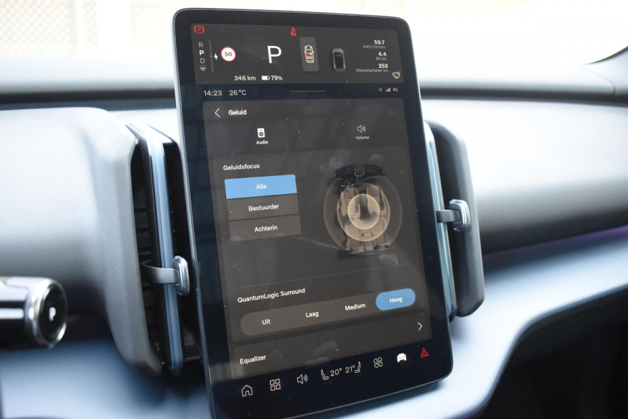 Volvo EX30 Cross Country 428PK Twin Performance Ultra AWD / Cross Country Experience-pakket/ Adaptieve cruise control/ Panoramadak/ BLIS/ Parkeersensoren met 360 camera / Getint Glas / Stoel en stuurwielverwarming / Elektrische stoelen / Apple carplay / Elektrische achterklep / Keyless entry