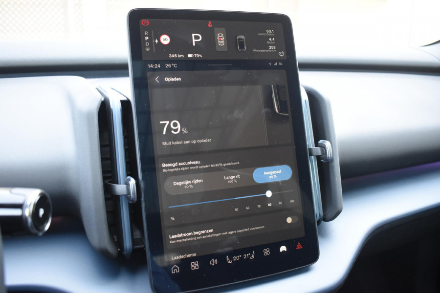 Volvo EX30 Cross Country 428PK Twin Performance Ultra AWD / Cross Country Experience-pakket/ Adaptieve cruise control/ Panoramadak/ BLIS/ Parkeersensoren met 360 camera / Getint Glas / Stoel en stuurwielverwarming / Elektrische stoelen / Apple carplay / Elektrische achterklep / Keyless entry