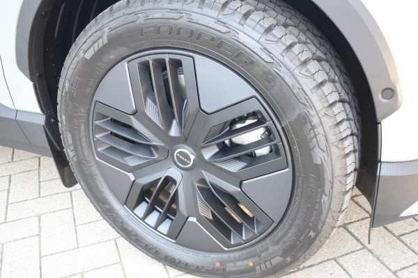 Volvo EX30 Cross Country 428PK Twin Performance Ultra AWD / Cross Country Experience-pakket/ Adaptieve cruise control/ Panoramadak/ BLIS/ Parkeersensoren met 360 camera / Getint Glas / Stoel en stuurwielverwarming / Elektrische stoelen / Apple carplay / Elektrische achterklep / Keyless entry