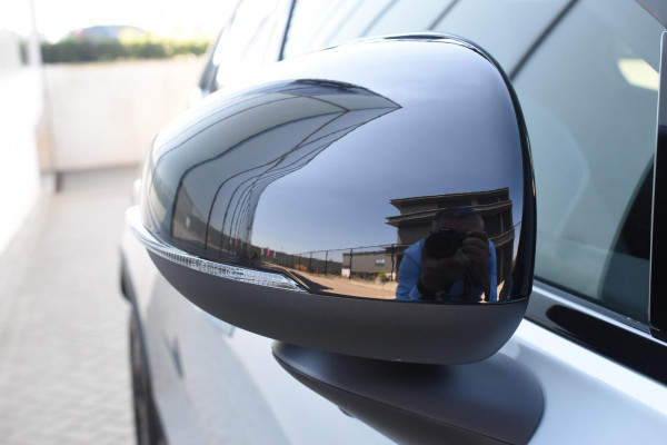 Volvo EX30 Cross Country 428PK Twin Performance Ultra AWD / Cross Country Experience-pakket/ Adaptieve cruise control/ Panoramadak/ BLIS/ Parkeersensoren met 360 camera / Getint Glas / Stoel en stuurwielverwarming / Elektrische stoelen / Apple carplay / Elektrische achterklep / Keyless entry