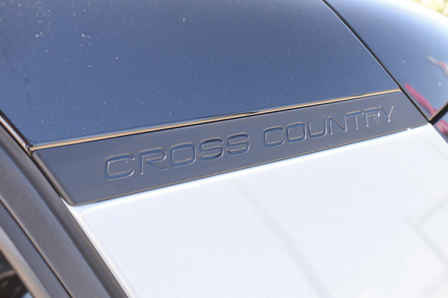Volvo EX30 Cross Country 428PK Twin Performance Ultra AWD / Cross Country Experience-pakket/ Adaptieve cruise control/ Panoramadak/ BLIS/ Parkeersensoren met 360 camera / Getint Glas / Stoel en stuurwielverwarming / Elektrische stoelen / Apple carplay / Elektrische achterklep / Keyless entry