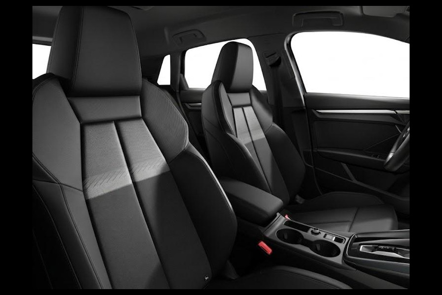 Audi A3 Sportback Advanced edition 30 TFSI 116 pk | Assis.pak Driving+Parking plus | 17 inch lichtmetalen velgen | Elektrisch verstelbare en verwarmbare buitenspiegels | Sportstoelen |
