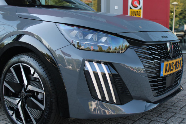 Peugeot 208 1.2 Hybrid 145PK AUTOMAAT GT PACK | ELEKTRISCH BEDIENBARE BESTUURDERSSTOEL MET MASSAGE FUNCTIE | ALCANTARA BEKLEDING | STOEL VERWARMING | CRUISE CONTROL | DAB+ RADIO | APPLE CARPLAY/ANDROID AUTO | FULL LED KOPLAMPEN | KEYLESS ENTRY/START | 17" LICHTMETALEN VELGEN | CLIMATE CONTROL | PARKEERSENSOREN VOOR + ACHTER | ACHTERUITRIJ CAMERA |