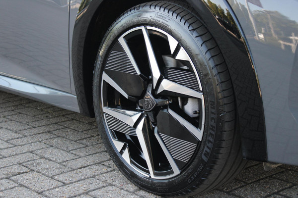 Peugeot 208 1.2 Hybrid 145PK AUTOMAAT GT PACK | ELEKTRISCH BEDIENBARE BESTUURDERSSTOEL MET MASSAGE FUNCTIE | ALCANTARA BEKLEDING | STOEL VERWARMING | CRUISE CONTROL | DAB+ RADIO | APPLE CARPLAY/ANDROID AUTO | FULL LED KOPLAMPEN | KEYLESS ENTRY/START | 17" LICHTMETALEN VELGEN | CLIMATE CONTROL | PARKEERSENSOREN VOOR + ACHTER | ACHTERUITRIJ CAMERA |