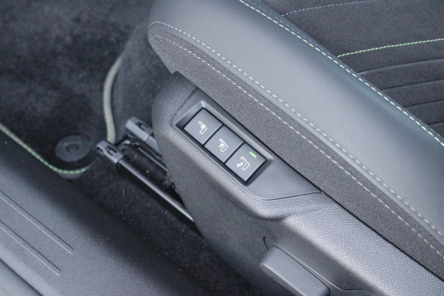 Peugeot 208 1.2 Hybrid 145PK AUTOMAAT GT PACK | ELEKTRISCH BEDIENBARE BESTUURDERSSTOEL MET MASSAGE FUNCTIE | ALCANTARA BEKLEDING | STOEL VERWARMING | CRUISE CONTROL | DAB+ RADIO | APPLE CARPLAY/ANDROID AUTO | FULL LED KOPLAMPEN | KEYLESS ENTRY/START | 17" LICHTMETALEN VELGEN | CLIMATE CONTROL | PARKEERSENSOREN VOOR + ACHTER | ACHTERUITRIJ CAMERA |