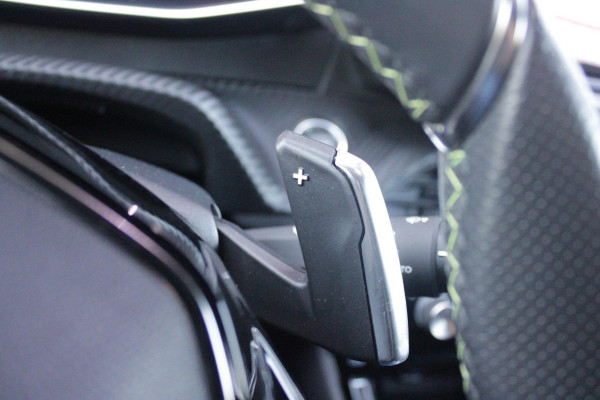 Peugeot 208 1.2 Hybrid 145PK AUTOMAAT GT PACK | ELEKTRISCH BEDIENBARE BESTUURDERSSTOEL MET MASSAGE FUNCTIE | ALCANTARA BEKLEDING | STOEL VERWARMING | CRUISE CONTROL | DAB+ RADIO | APPLE CARPLAY/ANDROID AUTO | FULL LED KOPLAMPEN | KEYLESS ENTRY/START | 17" LICHTMETALEN VELGEN | CLIMATE CONTROL | PARKEERSENSOREN VOOR + ACHTER | ACHTERUITRIJ CAMERA |