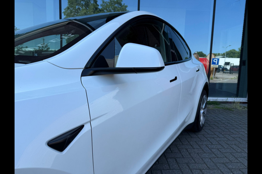 Tesla Model Y Long Range AWD 75 kWh - Automaat - Panoramadak - Navi - Parkeerhulp