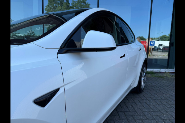 Tesla Model Y Long Range AWD 75 kWh - Automaat - Panoramadak - Navi - Parkeerhulp